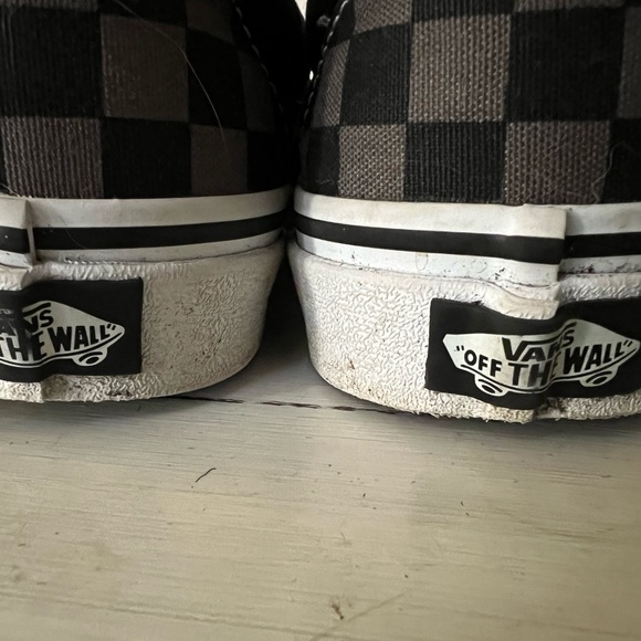 Vans - Picture 2 of 4